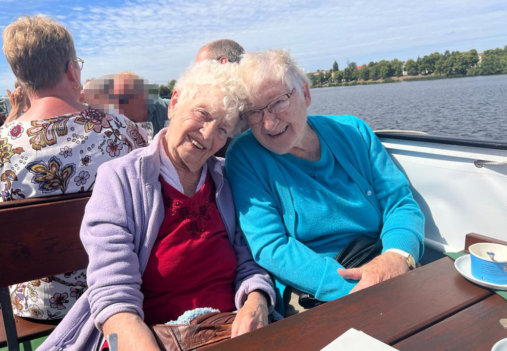 Tagespflege genießt den Sommer