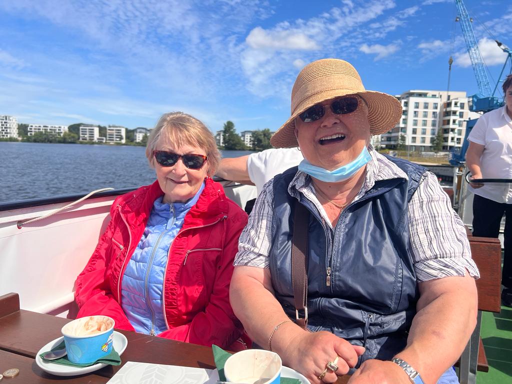 Tagespflege genießt den Sommer