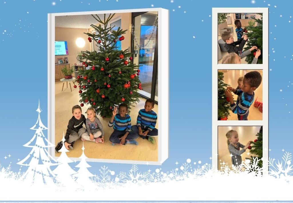 Kinder und Weihnachtsbaum in einem Innenraum