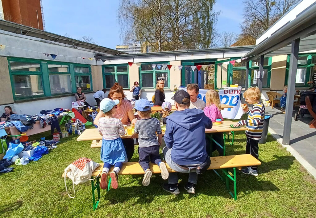 Menschen bei einer Outdoor-Veranstaltung