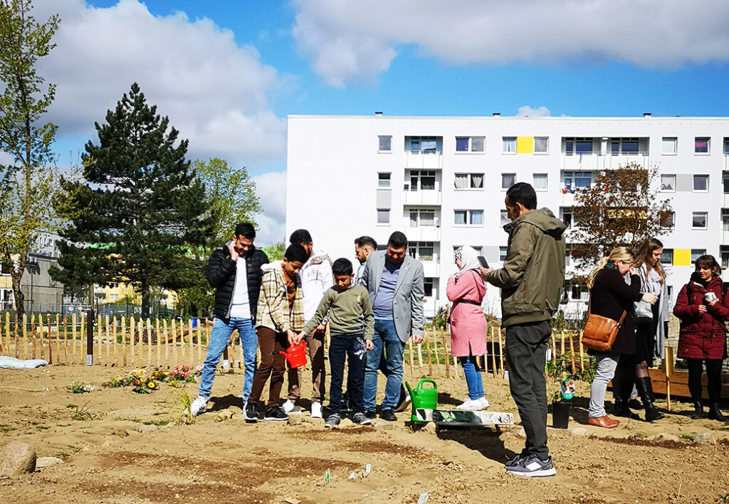 Menschen in einem Gemeinschaftsgarten