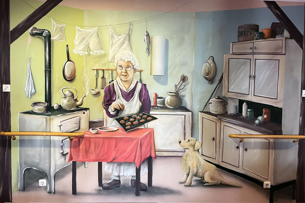 Wandgem&auml;lde einer Frau in einer K&uuml;che mit Hund
