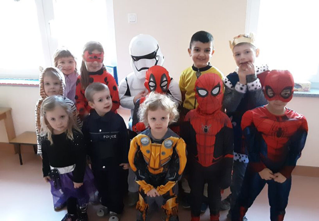 Gruppe von Kindern in Kostümen