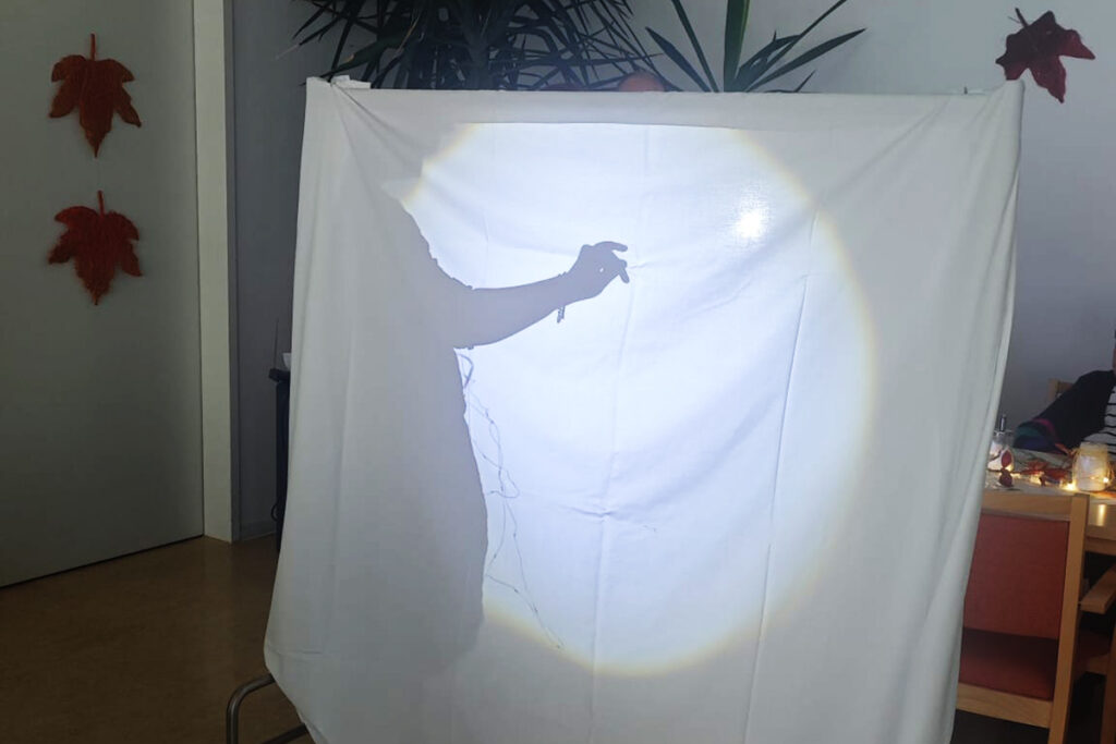Schattenprojektion auf Stoff