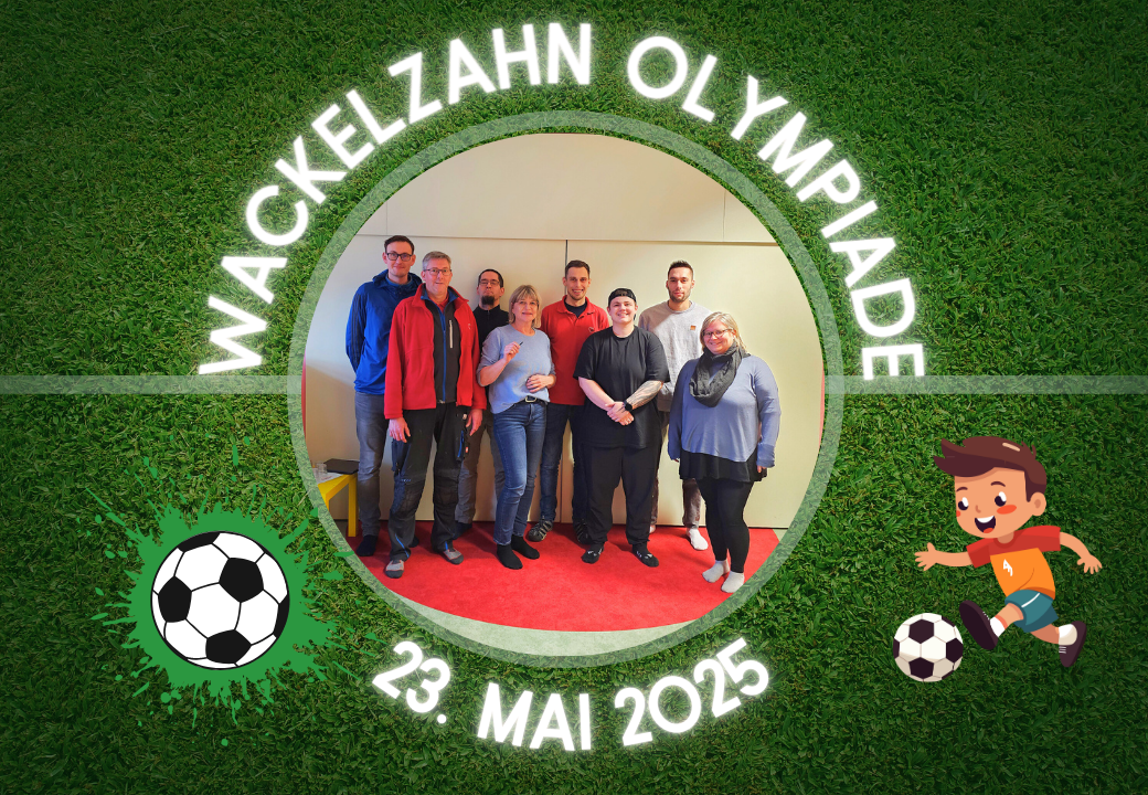 Gruppe von acht Personen steht nebeneinander auf einem roten Teppich. Umrahmt wird das Bild von einem grafisch gestalteten Fußballfeld mit einem zeichentrickhaften Jungen und einem Fußball in den Ecken.