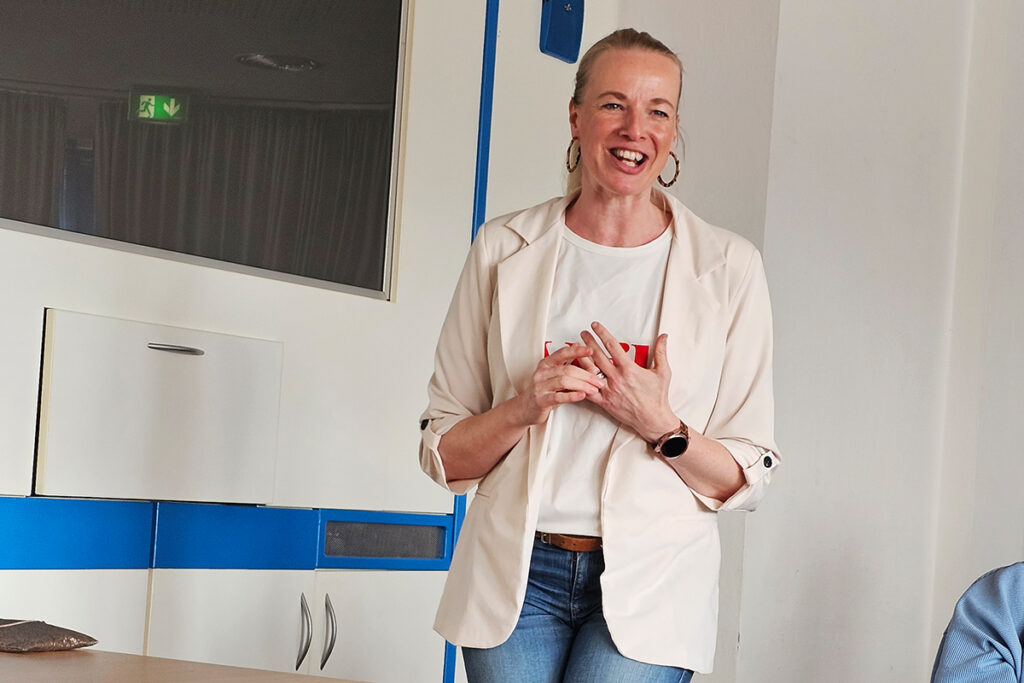 Person bei einer Pr&auml;sentation