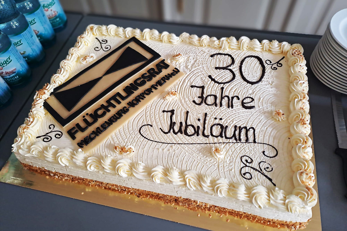 Festliche Torte mit Jubiläumsschriftzug