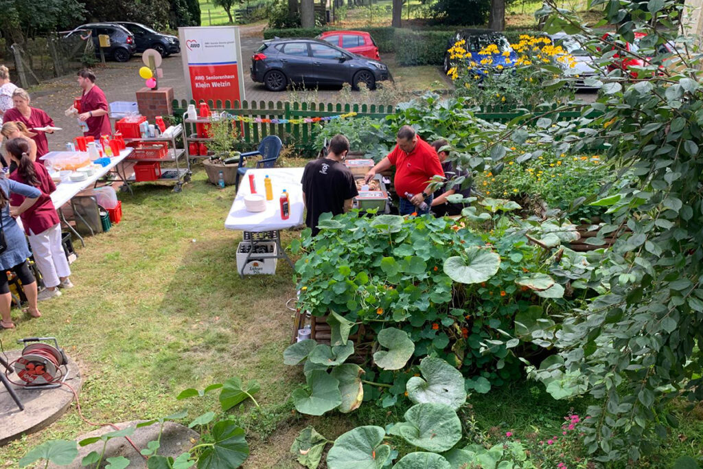 Ein Freiluft-BBQ-Event bei einer AWO-Einrichtung.