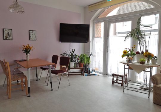 A bright room interior with a table and chairs.