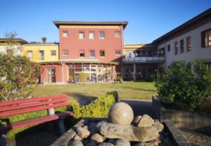 AWO-Gebäude mit Garten