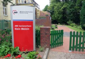Eingang zum AWO Seniorenhaus Klein Welzin