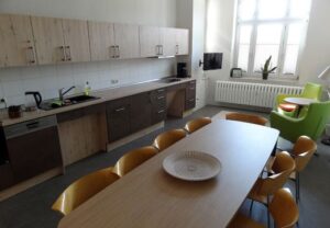 Innenansicht einer modernen Gemeinschaftsküche