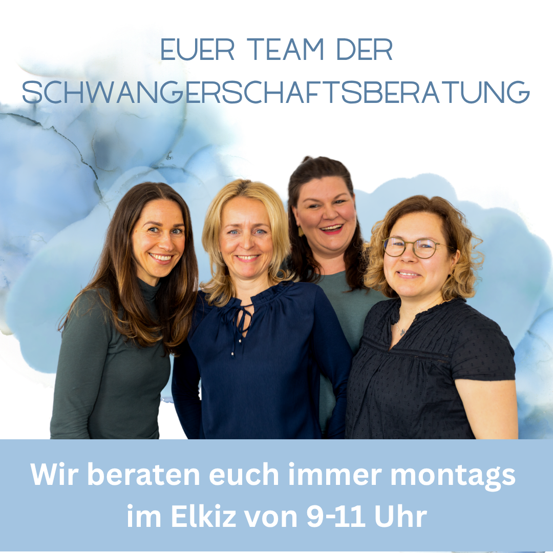 Vier Frauen lächeln als Team der Schwangerschaftsberatung vor hellem Hintergrund mit Hinweis auf Beratungszeiten im ElKiZ.