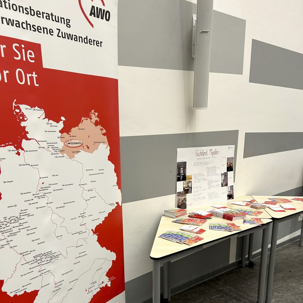 Informationsstand der AWO mit Infomaterial